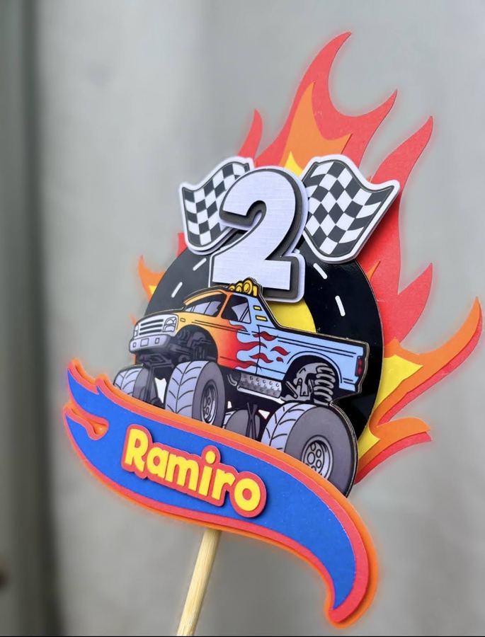 Cake topper personalizado con capas y relieve